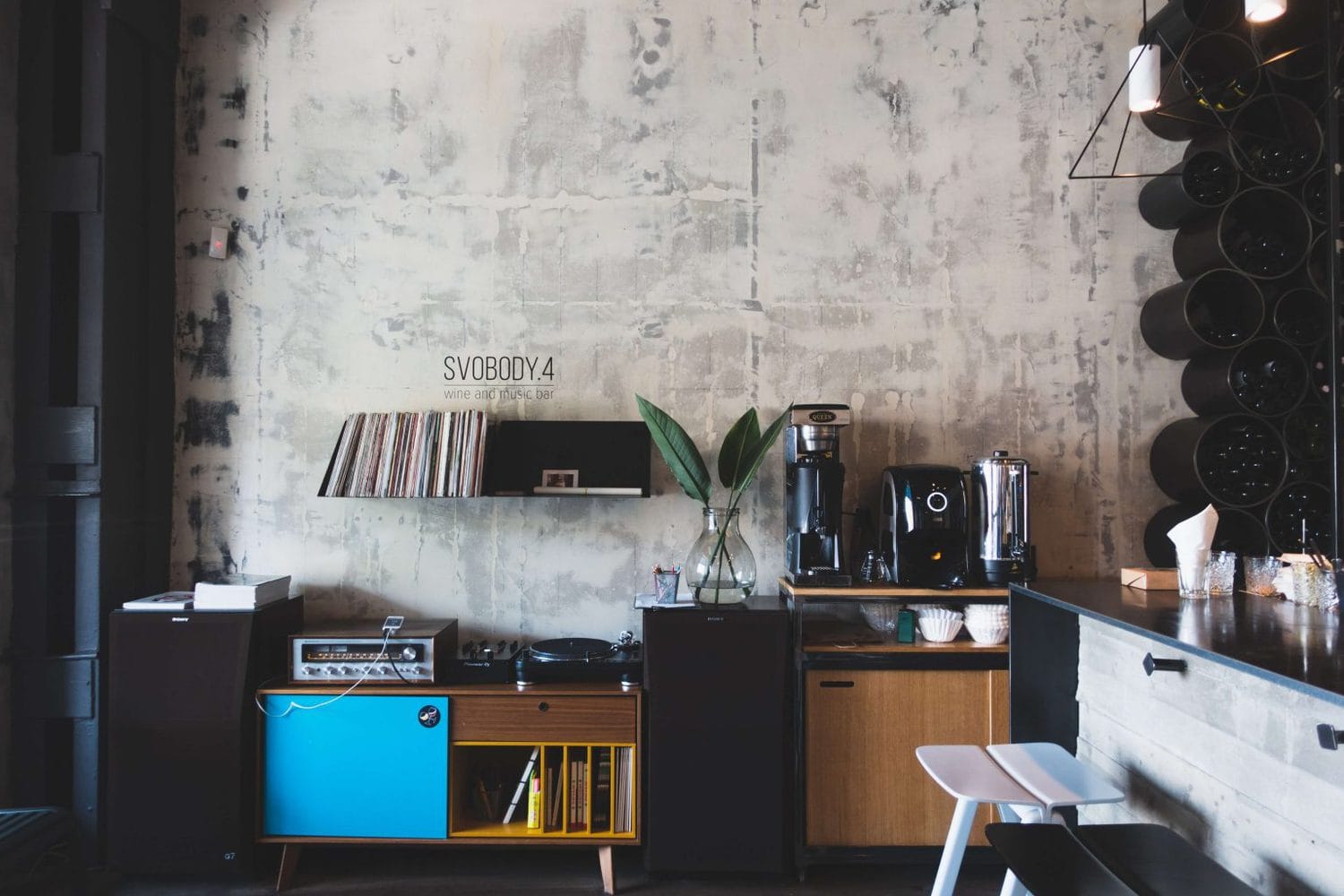 Industrial Interior Design: Seven Ways to Decorate Your Room in an ...