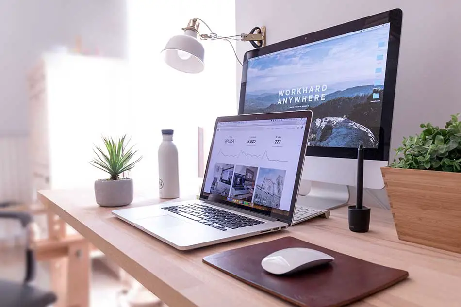 Clutter free desk 