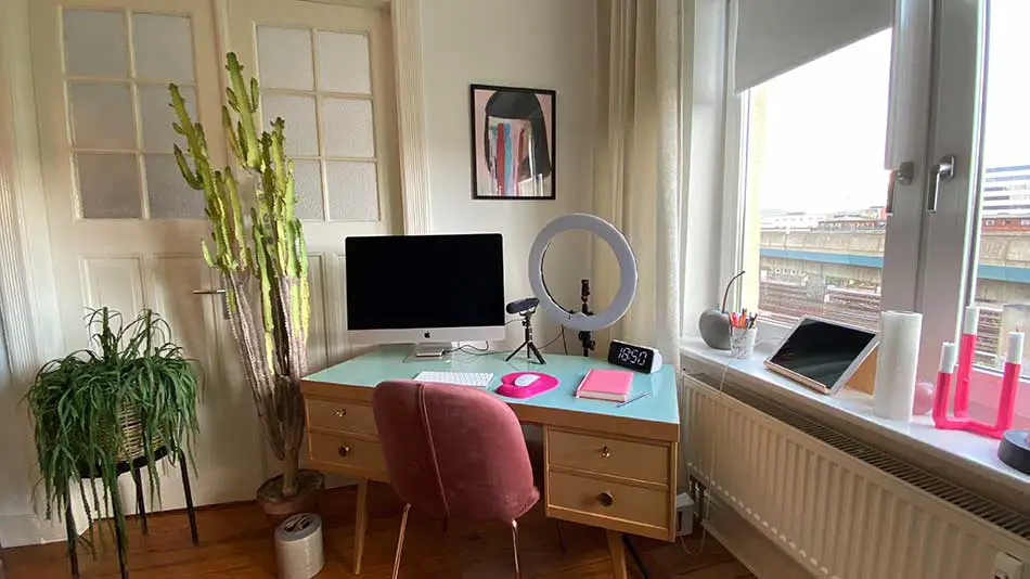 Home office desk at the corner of the room according to feng shui rules.