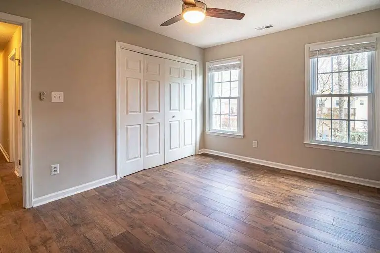 How to Make a Small Room Look Bigger With Flooring Roomlay