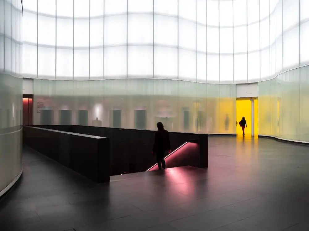 showroom layout lighting