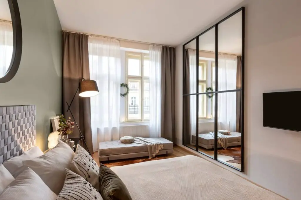 bedroom mirror