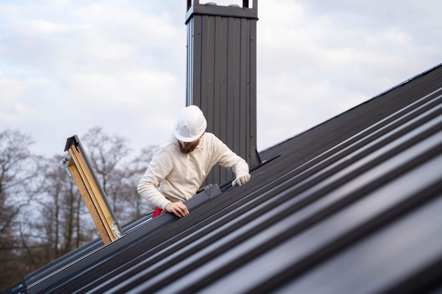 metal roofing worker